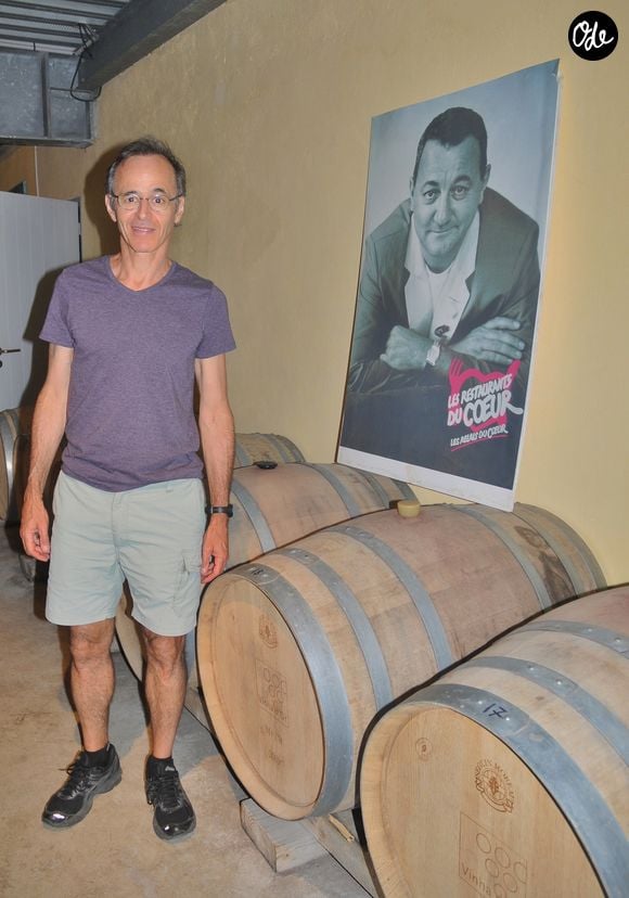 Jacques Goldman lors de la vente aux enchères à l'occasion du 20ème anniversaire du spectacle "Les Vendanges du Coeur" à Ouveillan, près de Narbonne (Aude) au profit des "Restos du Coeur" le 20 juillet 2014. Crédit Robert Fages / Bestimage