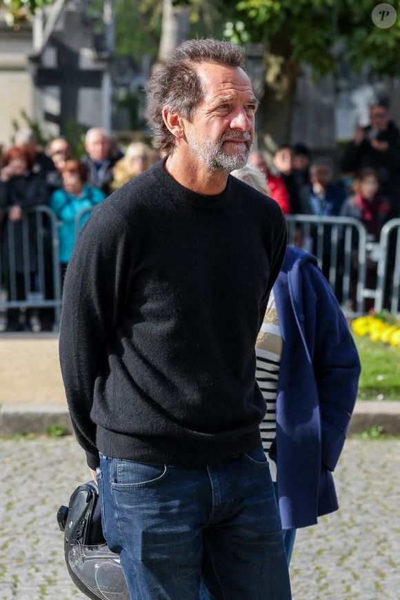 Stéphane de Groodt aux arrivées des obsèques d'Emilie Dequenne au cimetière Père Lachaise à Paris, France, le 26 mars 2025. © Cyril Moreau/Bestimage