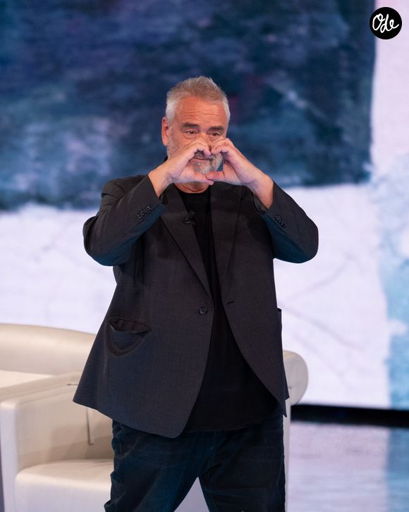 Luc Besson est l'invité de l'émission "Che tempo che fa" à la télévision italienne le 26 octobre 2025.