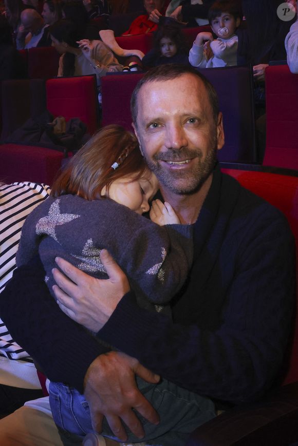 Exclusif - Thibault Chanel et sa fille - Célébrités lors du concert "50 Ans d'Amour" de Chantal Goya au palais des Congès à Paris, France, le 29 mars 2026. Deux représentations à guichet fermé. © Jack Tribeca/Bestimage