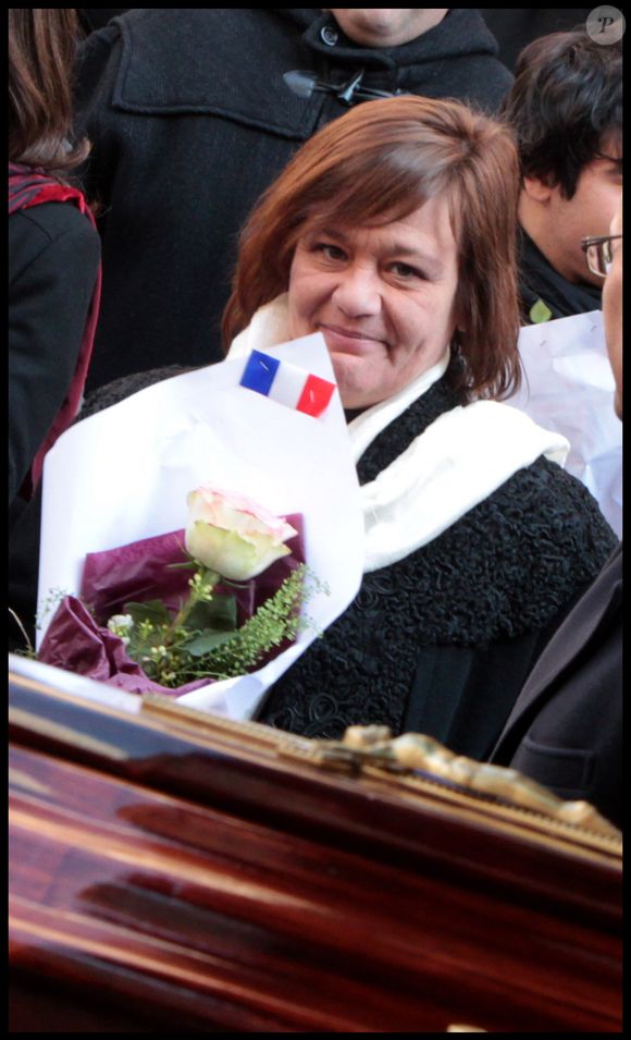 Lorsque l’actrice s’est éteinte en 2011, Giulia et sa fille Lola étaient à ses côtés pour lui dire adieu, dans la paix. 

Giulia Salvatori (fille d'Annie Girardot) - Obsèques de Annie Girardot en l'église Saint Roch à Paris le 4 mars 2011. DOMINIQUE JACOVIDES / BESTIMAGE