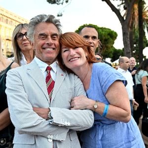Gérard Holtz et sa femme, Muriel Mayette-Holtz, la directrice du Théâtre National de Nice a un diner amical et convivial autour du maire, au jardin Albert Premier sur la Coulée Verte à Nice. © Bruno Bebert/Bestimage