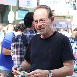 Marc Levy  - Festival du Livre de Paris 2025 au Grand Palais à Paris le 11 avril 2025. © Denis Guignebourg / Bestimage