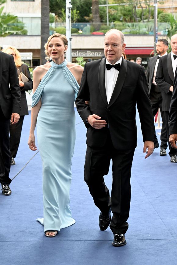 Elle était accompagnée du prince Albert 
La princesse Charlène de Monaco, Le prince Albert II de Monaco - Photocall de la soirée de clôture du 64ème Festival de télévision de Monte-Carlo le 17 juin 2025

© Bruno Bebert / Bestimage