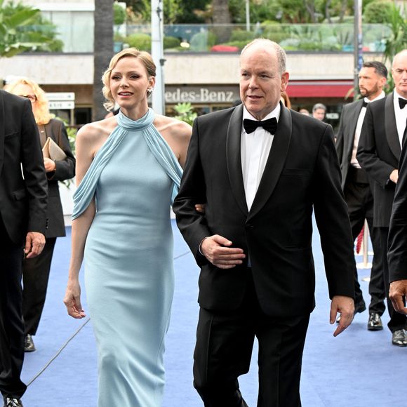 Elle était accompagnée du prince Albert 
La princesse Charlène de Monaco, Le prince Albert II de Monaco - Photocall de la soirée de clôture du 64ème Festival de télévision de Monte-Carlo le 17 juin 2025

© Bruno Bebert / Bestimage