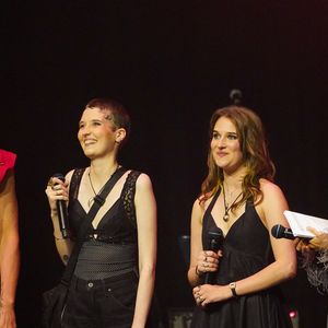 avec pour objectif de soutenir l'association Les Escales et d’offrir une parenthèse au vert, loin de l’hôpital, aux familles touchées par la maladie. 

Elodie Gossuin, Brune 23 ans, cancer des os, Diane Leyre - Gala " Tous les talents chantent contre le cancer " aux Folies Bergères à Paris le 8 juin 2026. 

© Anne-Sophie Guebey / Bestimage