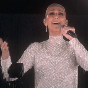 Celine Dion chante depuis le premier étage de la Tour Eiffel, L’hymne à l’amour, d’Édith Piaf - Cérémonie d'ouverture des Jeux Olympiques (JO) de Paris 2024.
© Capture France TV via Bestimage
