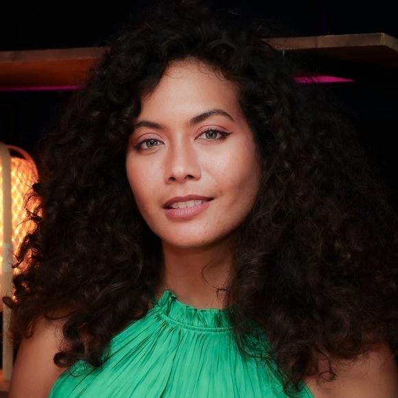 Vaimalama Chaves pose pour notre entretien En Privé avec, dans le cadre de la promotion de son premier livre "O Vai" (éd. First) - dans les locaux de Webedia