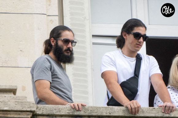 Les jumeaux de la chanteuse ont profité de leur séjour pour jouer au golf quotidiennement.

Eddy et Nelson Angelil à l'hôtel Le Royal Monceau, à Paris, le 4 septembre 2026. Photo de Yehiel Chekroune/ABACAPRESS.COM