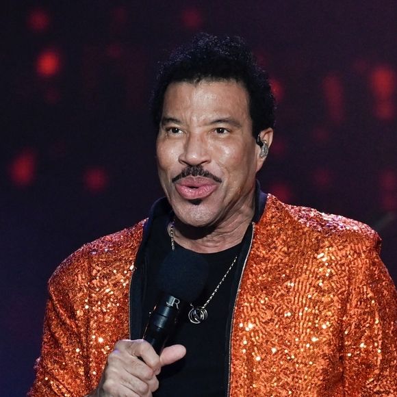 Lionel Richie a été hospitalisé par précaution après son concert à Saint-Louis, aux États-Unis.

Lionel Richie donne un concert au Lytham Festival, au Royaume-Uni.

Backgrid UK/ Bestimage