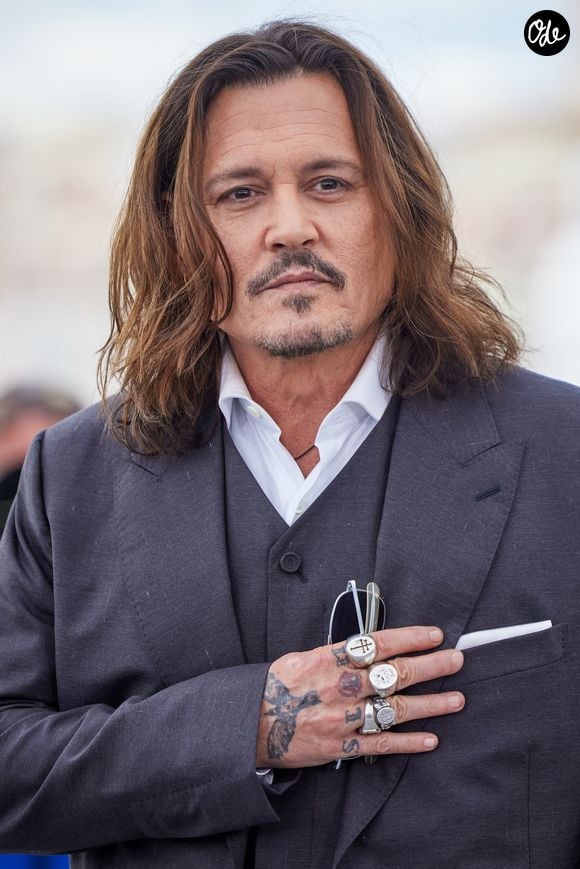 L'acteur explique que la peinture est pour lui un moyen d'exprimer ses émotions depuis de nombreuses années.

Johnny Depp au photocall de "Jeanne du Barry" lors du 76ème Festival International du Film de Cannes. © Dominique Jacovides/Cyril Moreau/Bestimage