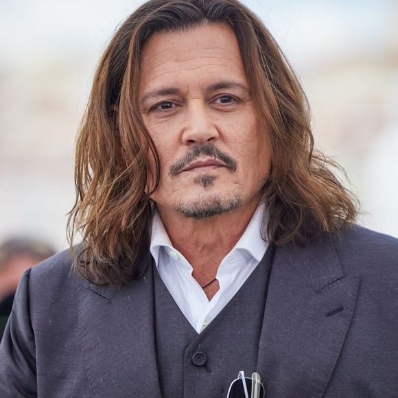 L'acteur explique que la peinture est pour lui un moyen d'exprimer ses émotions depuis de nombreuses années.

Johnny Depp au photocall de "Jeanne du Barry" lors du 76ème Festival International du Film de Cannes. © Dominique Jacovides/Cyril Moreau/Bestimage