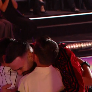 Adil Rami et ses jumeaux dans "Danse avec les stars", capture d'écran TF1.  Le 11 avril 2025.