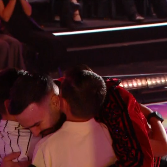Adil Rami et ses jumeaux dans "Danse avec les stars", capture d'écran TF1.  Le 11 avril 2025.