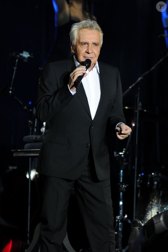 Michel Sardou en concert au Palais Omnisports de Paris Bercy a Paris le 12 Decembre 2012.