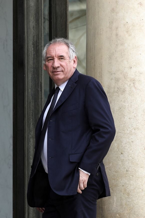 Le magazine "Elle" a rappelé les positions quelque peu surprenantes du politique

Le maire de Pau, Francois Bayrou - Le président de la République française reçoit les maires des communes victimes de violences, au palais de l'Elysée, à Paris, France,, le 4 juillet 2023. © Stéphane Lemouton/Bestimage