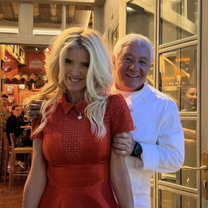Victoria Silvstedt au "Mamo Michelangelo", restaurant d'Antibes prisé par les stars @Facebook