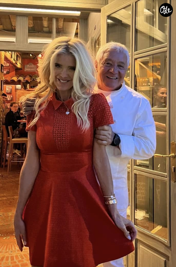 Victoria Silvstedt au "Mamo Michelangelo", restaurant d'Antibes prisé par les stars @Facebook