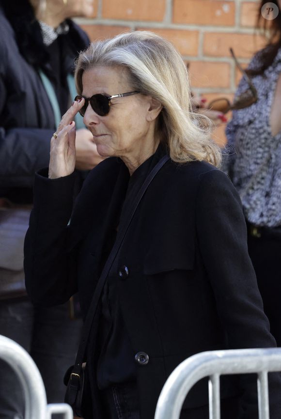 Claire Chazal - Arrivées aux obsèques de Nadia Farès en l'église Saint-Jean-de-Montmartre à Paris, le 24 avril 2026. N.Farès est décédée le 17 avril 2026 quelques jours après un "incident cardiaque" survenu le 12 avril 2026 dans la piscine du complexe sportif, Blanche (9ème).