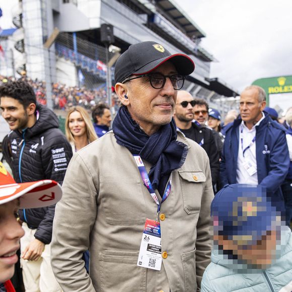 Gad Elmaleh avec son fils Raphaël lors de la grille de départ des 24 Heures du Mans 2024, 4ème manche du Championnat du Monde d'Endurance FIA 2024, sur le Circuit des 24 Heures du Mans, le 15 juin 2024 au Mans, France -