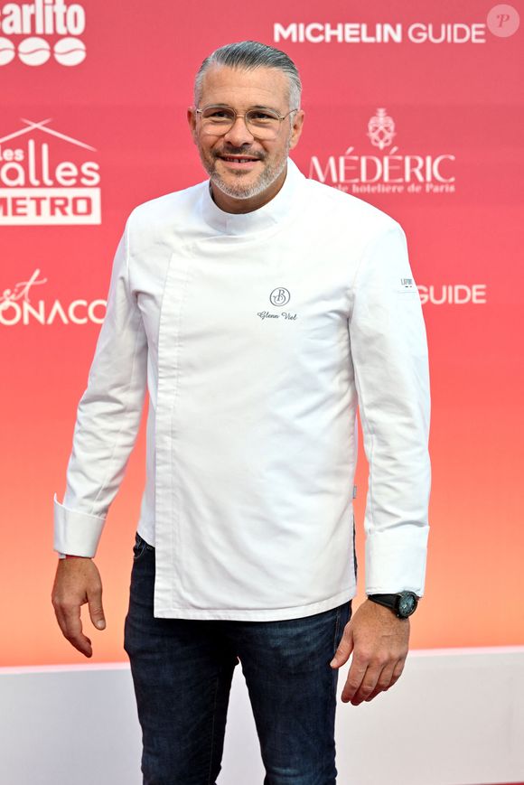 L'animateur Stéphane Rotenberg a en effet réussi à le convaincre de signer la carte de Podium, un nouveau bistrot festif situé dans le 15e arrondissement de la capitale.

Glenn Viel - Cérémonie des remises des Etoiles Michelin 2026 au Grimaldi Forum à Monaco le 16 mars 2026. 1 étoile, 7 nouveaux 2 étoiles et 1 nouveau 3 étoiles pour l'édition 2026 © Bruno Bebert/Bestimage