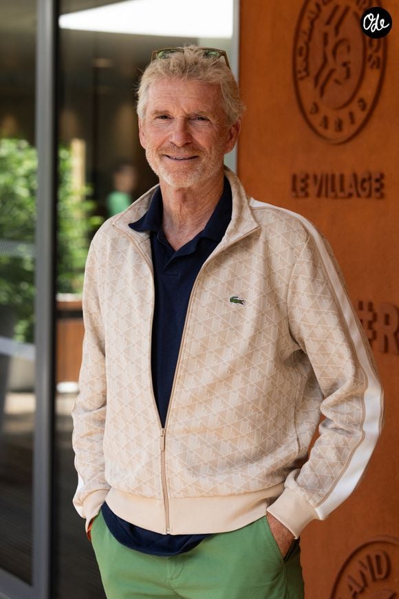 Une nouvelle édition all-stars du jeu d'aventures a d'ailleurs été lancée en prime time le mardi 25 août 2026

Denis Brogniart au village lors des Internationaux de France de Tennis de Roland Garros 2026. Paris, le 1er juin 2026. © Jacovides / Moreau / Bestimage