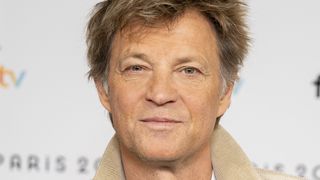 Personne n’ose… sauf lui ! Ce que fait Laurent Delahousse juste avant le JT que les autres journalistes ne font pas