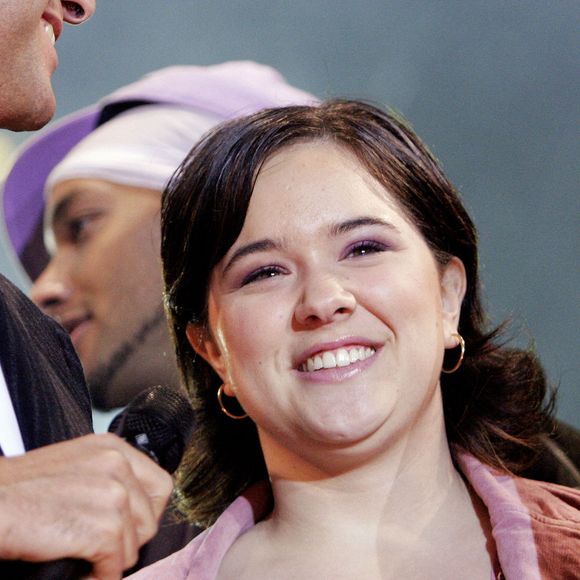 La chanteuse française et gagnante de la Star Academy 5 Magalie se produit en direct sur la Promenade des Anglais à Nice, France, lors du concert de l'opération 'Pièces Jaunes' le 29 janvier 2006. Photo by Gerald Holubowicz/ABACAPRESS.COM