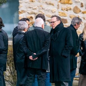 Julien Lepers aux obsèques du chanteur Herbert Léonard au crématorium de Saint-Fargeau-Ponthierry, France, le 12 mars 2025. © Bestimage