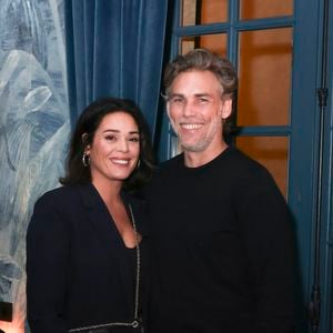 Malgré la pression, l'ex compagne de Gianni Giardinelli refuse de s'effacer. Son message final est une ode à la tolérance : "Un peu plus de bienveillance dans ce monde serait bon pour tout le monde !". 

Lola Dewaere et son ancien compagnon Gianni Giardinelli - Quatrième édition de la soirée "Les jeudis de Sandra" au Café Lapérouse organisée par S.Sisley à Paris le 29 février 2024. 

© Jack Tribeca / Bestimage