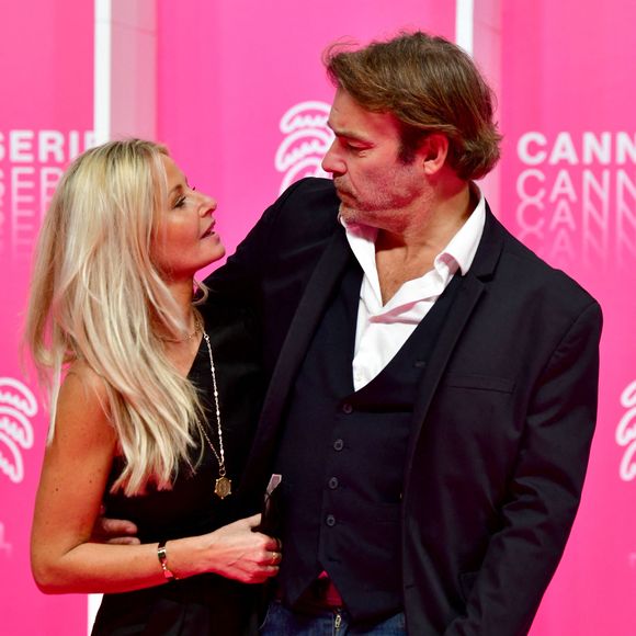 Patrick Puydebat et sa compagne Magali  au photocall de la seconde soirée du  festival Canneseries saison 3 au Palais des Festivals à Cannes, le 10 octobre 2020. 


© Bruno Bebert / Bestimage