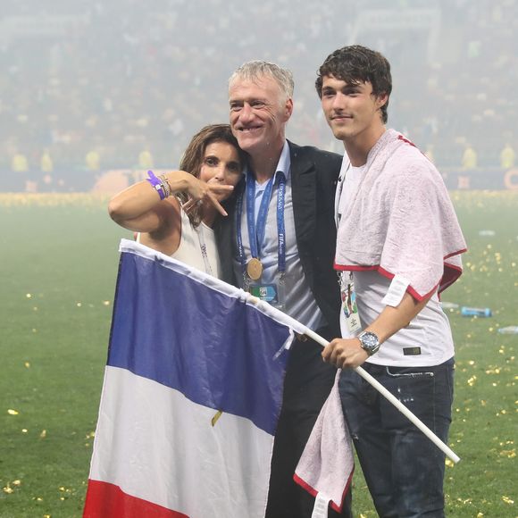 Didier Deschamps avec son fils Dylan et sa femme Claude Deschamps - Finale de la Coupe du Monde de Football 2018 en Russie à Moscou, opposant la France à la Croatie (4-2) le 15 juillet 2018 
© Cyril Moreau/Bestimage
