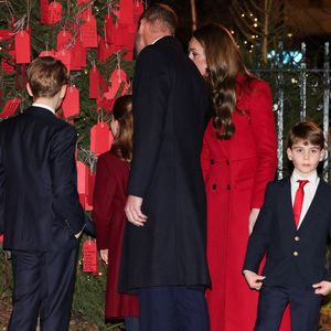 Une famille unie mais

Le prince William, prince de Galles, Catherine Kate Middleton, princesse de Galles, le prince Louis lors du service de chants de Noël Together At Christmas à l'abbaye de Westminster

© Julien Burton / Bestimage