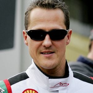 L'ancien pilote de Formule 1 allemand Michael Schumacher pilote un kart pendant la Winter Cup organisée par le Kart-Club à Kerpen, Allemagne, le 13 décembre 2009. Le champion de Formule 1 pourrait revenir sur la scène de la Formule 1 en 2010 en tant que pilote de la nouvelle équipe Mercedes Benz. Plusieurs sources ont rapporté au cours du week-end que Schumacher avait conclu un accord oral concernant un contrat de pilote d'un an avec Merecedes. Photo par Felix Heyder/DPA/Cameleon/ABACAPRESS.COM