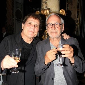 Yann Le Gac qui incarne le père Fouras dans l’émission télé "Fort Boyard" et Patrice Laffont à l'entrée du père Fouras au musée Grévin à l'occasion des 30 ans de l'émission télé "Fort Boyard" à Paris le 17 juin 2019. © Philippe Baldini/Bestimage