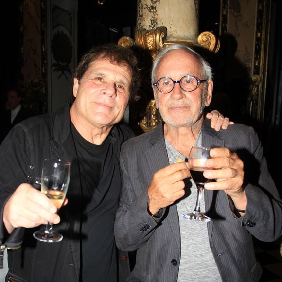 Yann Le Gac qui incarne le père Fouras dans l’émission télé "Fort Boyard" et Patrice Laffont à l'entrée du père Fouras au musée Grévin à l'occasion des 30 ans de l'émission télé "Fort Boyard" à Paris le 17 juin 2019. © Philippe Baldini/Bestimage