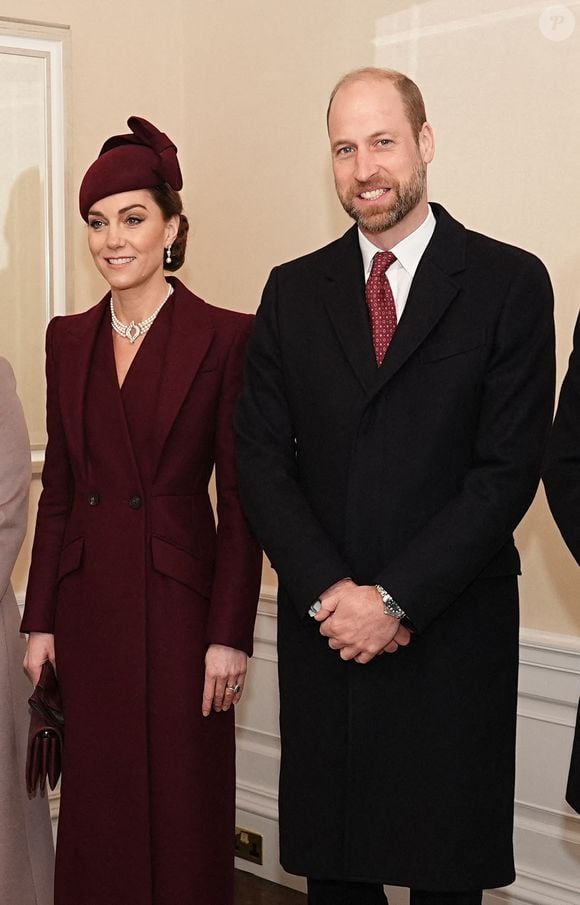 Le prince et la princesse de Galles saluent l'émir du Qatar, Cheikh Tamim bin Hamad Al Thani, et son épouse, Cheikha Jawaher, à Londres, au nom du roi, avant la cérémonie d'accueil à Horse Guards Parade, à l'occasion de leur visite d'État au Royaume-Uni. Mardi 3 décembre 2024. Photo by Aaron Chown/PA Wire/ABACAPRESS.COM