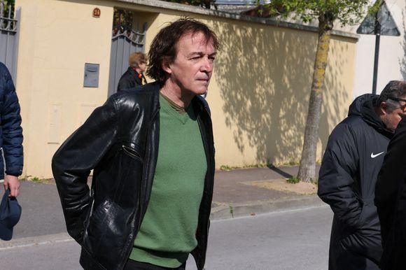 Les discours se sont enchaînés durant cet ultime hommage.

Cali - Sorties des obsèques de Bruno Salomone en l'église Sainte-Anne de Polangis de Joinville-le-Pont (Val-de-Marne) le 23 mars 2026. © Cyril Moreau - Dominique Jacovides / Bestimage