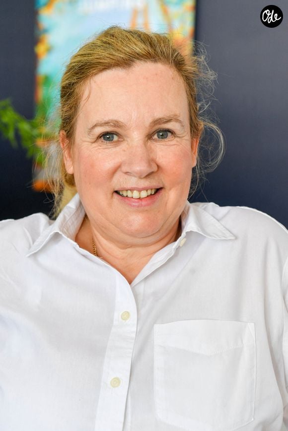 Entre baignades et soirées animées, Hélène Darroze profite de ce séjour pour explorer les marchés locaux et s'inspirer de la gastronomie khmère. 

Exclusif -  La cheffe Hélène Darroze dans l'Espace VIP lors de la 9ème édition du "Longines Paris Eiffel Jumping" au Champ de Mars à Paris, France, le 25 juin 2023. © Perusseau-Veeren/Bestimage