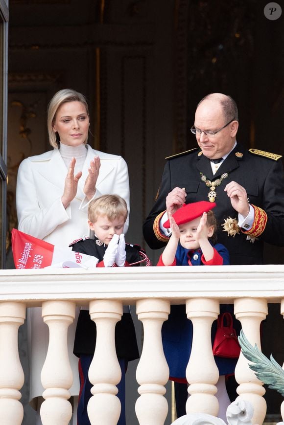 Le prince Albert II de Monaco, la princesse Charlène de Monaco, le prince héritier Jacques de Monaco et la princesse Gabriella de Monaco posant sur le balcon du palais lors des célébrations de la fête nationale monégasque le 19 novembre 2019 à Monaco, Monaco. Photo David Niviere/ABACAPRESS.COM