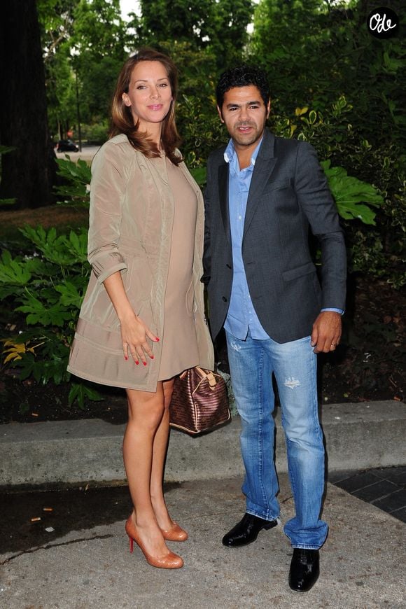 Mélissa Theuriau, enceinte, et Jamel Debbouze arrivent à une soirée organisée par la Fondation « Culture et Diversité » au Théâtre du Rond-Point à Paris, en France, le 30 mai 2011. Photo de Mousse/ABACAPRESS.COM