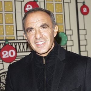 L’animateur a publié un message émouvant saluant sa générosité, sa sagesse et son héritage.

Nikos Aliagas lors de l'ouverture d'un pop-up éphémère Star Academy inspiré du château de Dammarie-les-Lys dans le quartier de la République à Paris baptisé "L'appart de Noël" le 17 décembre 2025.
© Coadic Guirec / Bestimage