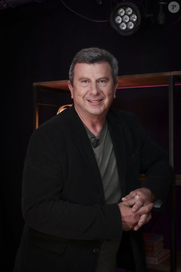 Pascal Bataille en interview pour "En privé avec", format original de Webedia © Jack Tribeca/Bestimage
