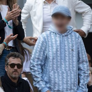 Guillaume Canet, son fils Marcel, en tribunes lors de la finale messieurs des Internationaux de France de Tennis de Roland Garros 2025 (jour 15), à Paris, France, le 8 juin 2025. © Cyril Moreau/Bestimage