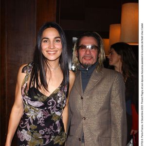 © Serge Arnal/ABACA. EXCLUSIF. 53702-9. Paris-France, 9 décembre 2003. Florent Pagny et son épouse Azucena assistent à la soirée de Noël chez Castel.