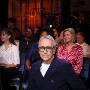 Alain Chamfort ne pouvait pas manquer cet événement

Exclusif - Alain Chamfort lors de l'enregistrement de l'émission Le Grand Echiquier - Spécial Claude François présentée par C.Chazal et A.Manoukian et diffusée le 13 janvier sur France, à l'Opéra royal du château de Versailles, accompagné par l'Orchestre de l'Opéra Royal à Versailles, France, le 16 septembre 2025. Jack Tribeca/Bestimage