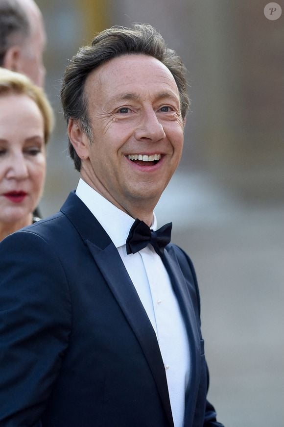 Stephane Bern arrive au banquet d'État au château de Versailles, à l'ouest de Paris, en France, le 20 septembre 2023, au premier jour de la visite d'État du roi britannique en France. Photo par Franck Castel/ABACAPRESS.COM