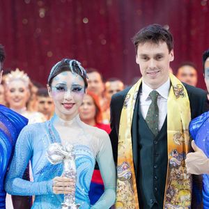 Louis Ducruet offre le « Clown d'Argent » au « Zhejiang Acrobatic Troupe Trio » - Soirée de clôture du 47ème Festival International du Cirque de Monte-Carlo sous le chapiteau de Fontvieille à Monaco, le 21 janvier 2025. © Olivier Huitel / Pool Monaco / Bestimage