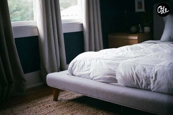 Laisser son lit défait ne suffit pas à tuer les acariens.

Photo prise par Ty Carlson / Unsplash