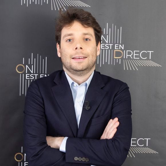 Benjamin ne refuse pas d’en parler parfois, mais il veut que les choses restent à leur place.

Exclusif - Benjamin Duhamel - Backstage de l'enregistrement de l'émission "On Est En Direct (OEED)", présentée par L.Ruquier et L.Salamé, et diffusée en direct le 2 avril sur France 2

© Jack Tribeca / Bestimage